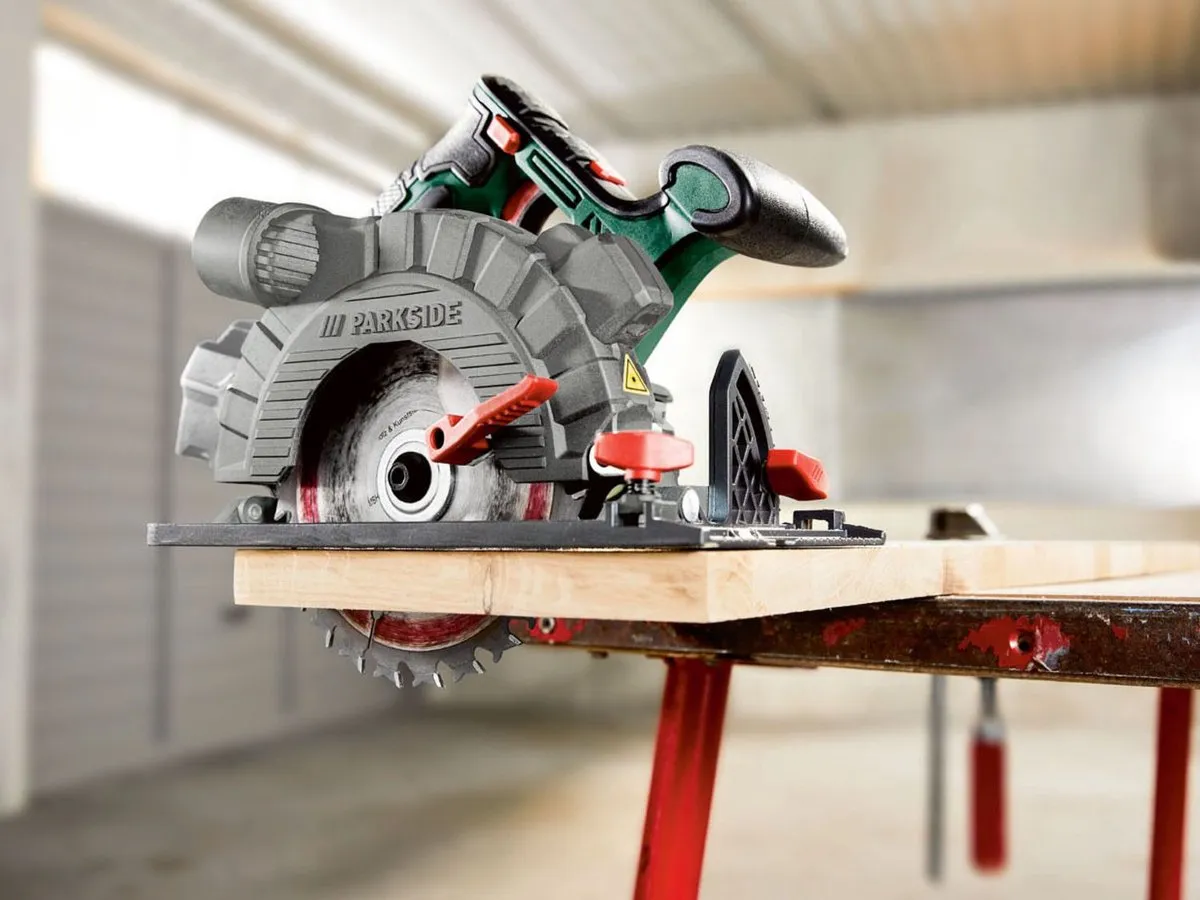 PARKSIDE Accu Handcirkelzaag 20V 150mm - 48mm Zaagdiepte - afbeelding 5 van 6