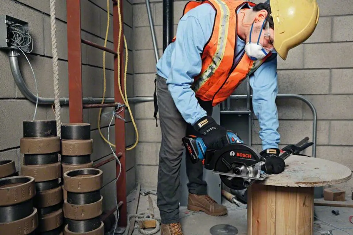Bosch Professional GKM 18V-50 Metaalcirkelzaag 136mm
