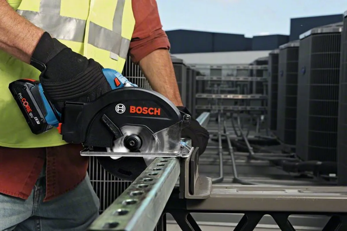 Bosch Professional GKM 18V-50 Metaalcirkelzaag 136mm - afbeelding 6 van 6