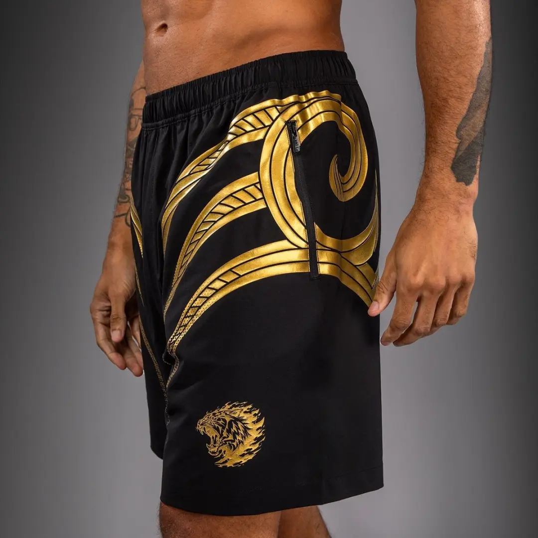 Venum x Mike Tyson Tiger Training Shorts M - Zwart/Goud - afbeelding 5 van 6