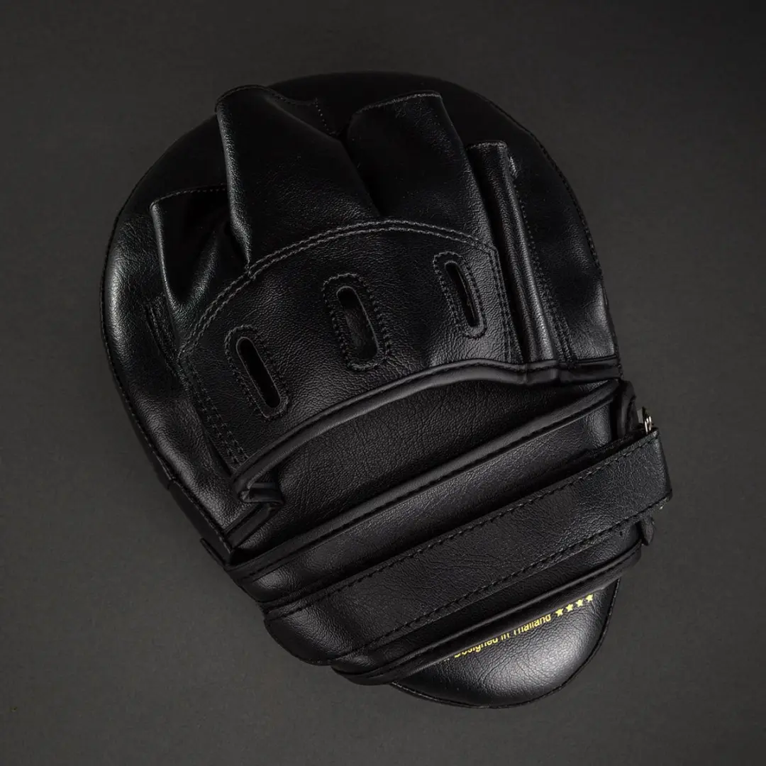 Venum Light Focus Mitts - Boksen/Kickboksen - One Size - Zwart/Goud - afbeelding 2 van 5
