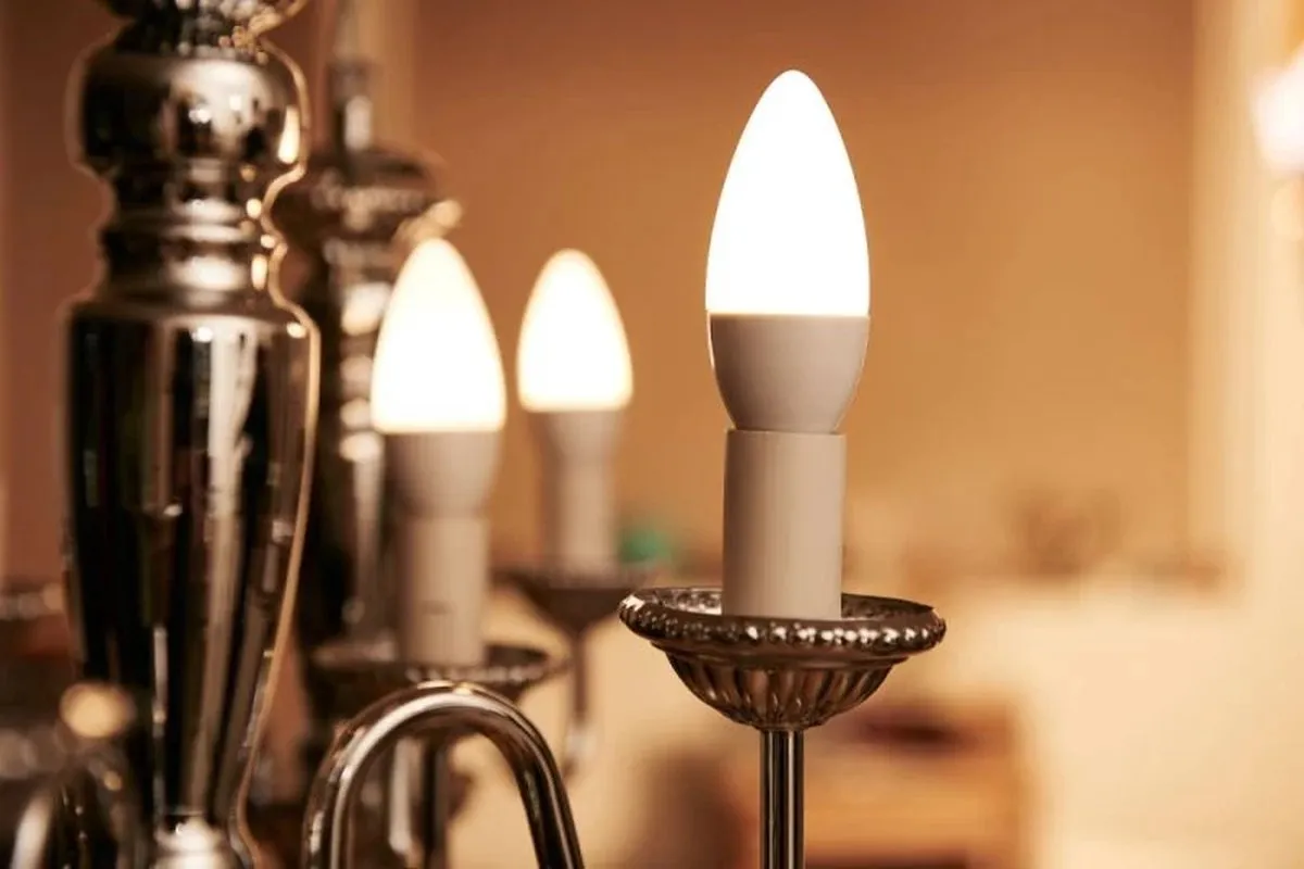 Philips Corepro LEDcandle E14 7W 806lm - Rookglas
