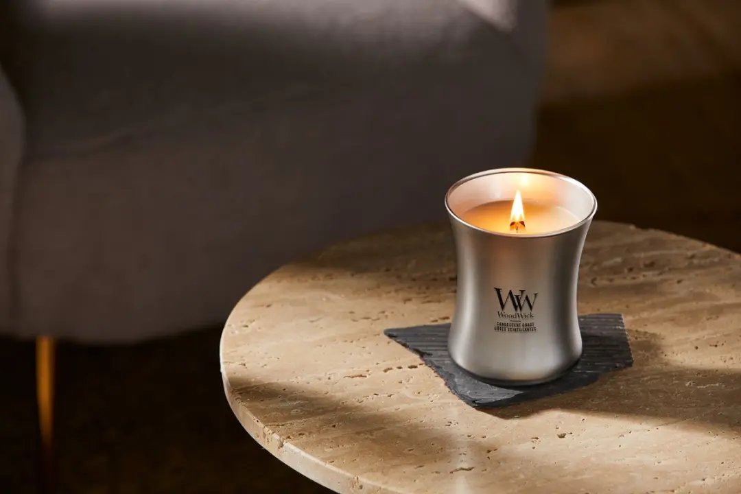 Woodwick Candescent Coast Medium Geurkaars - Zilver - 60 uur