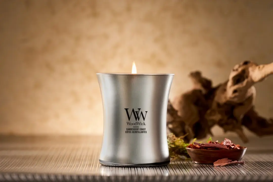 Woodwick Candescent Coast Medium Geurkaars - Zilver - 60 uur