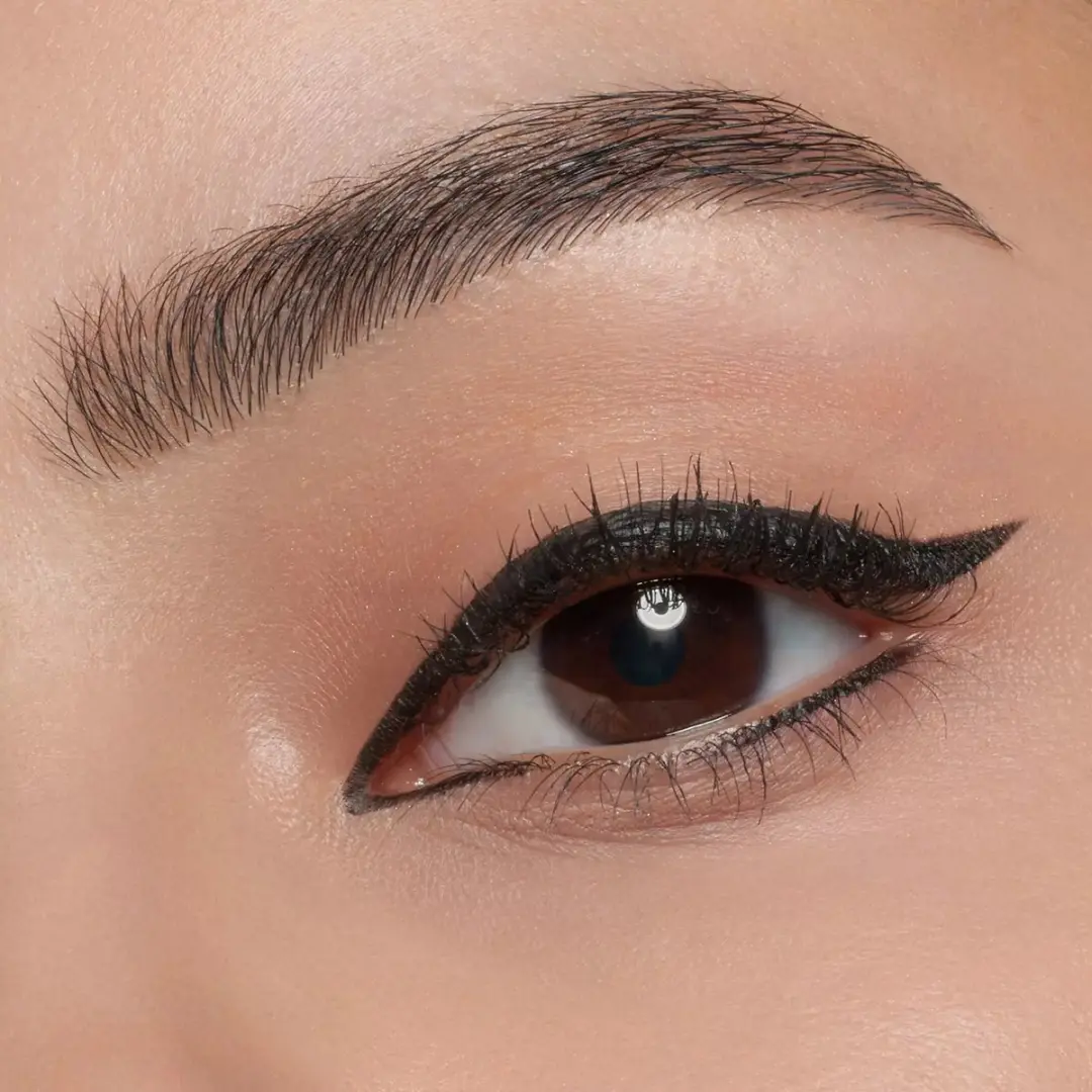Essence Eyeliner Pen 010 Blackest Black - 1ml - afbeelding 4 van 6