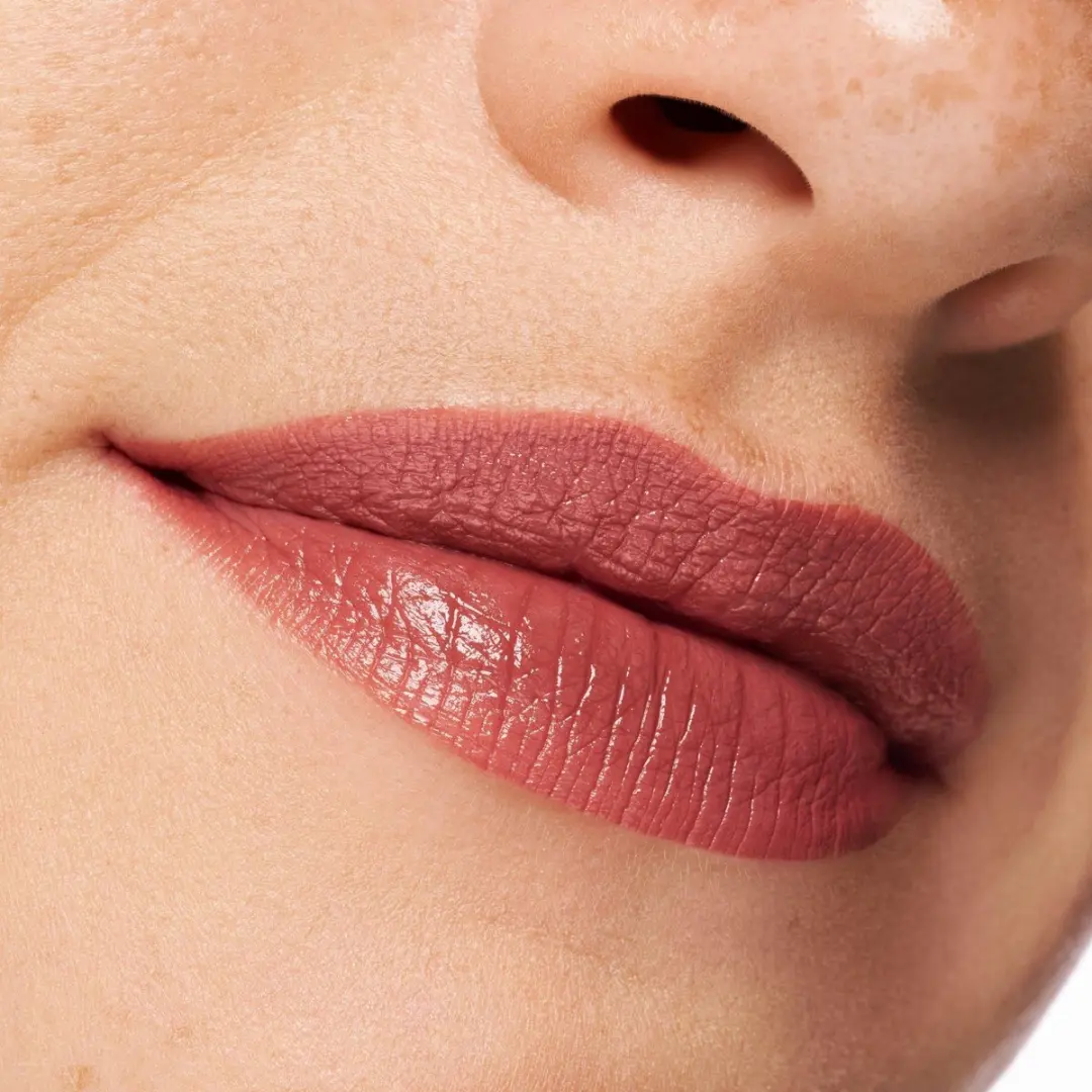 Essence Satin Glow Lippenstift 05 Chai There! - 3.5 g - afbeelding 6 van 6
