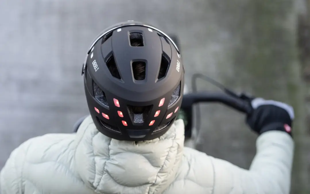 BBB Cycling BHE-163 Fietshelm met Vizier - 14 Ventilatieopeningen - Mat Zwart