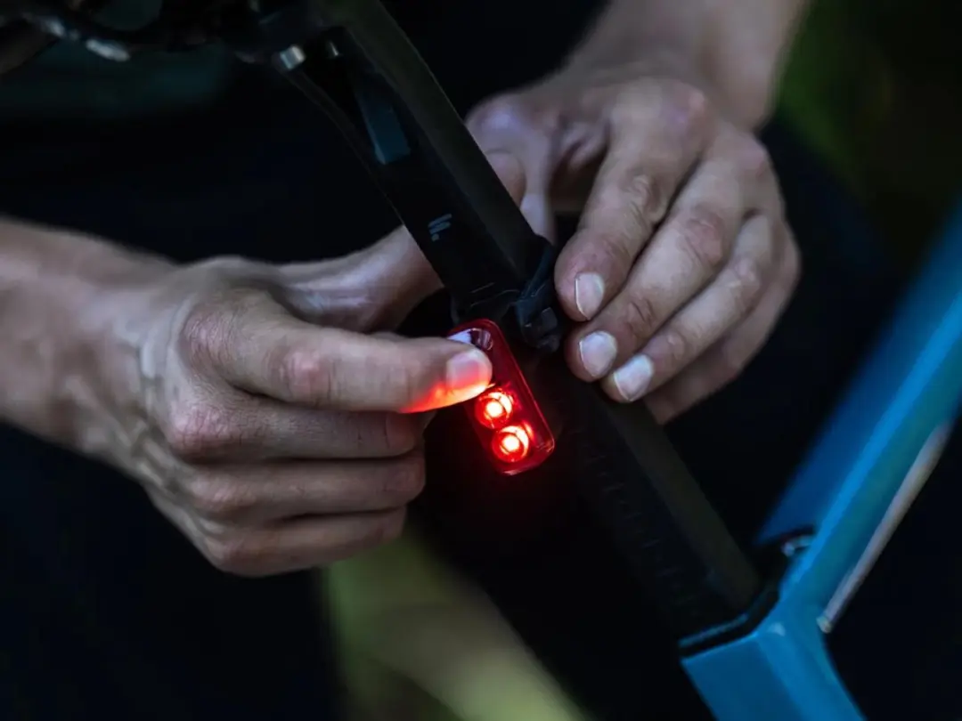 BBB Cycling Salute BLS-145 Achterlicht - 8 Lumen - 28 uur - Zwart - afbeelding 2 van 6