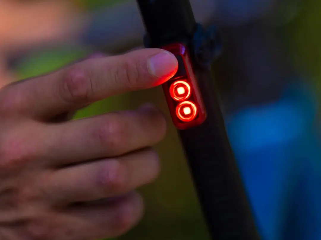 BBB Cycling Salute BLS-145 Achterlicht - 8 Lumen - 28 uur - Zwart - afbeelding 4 van 6