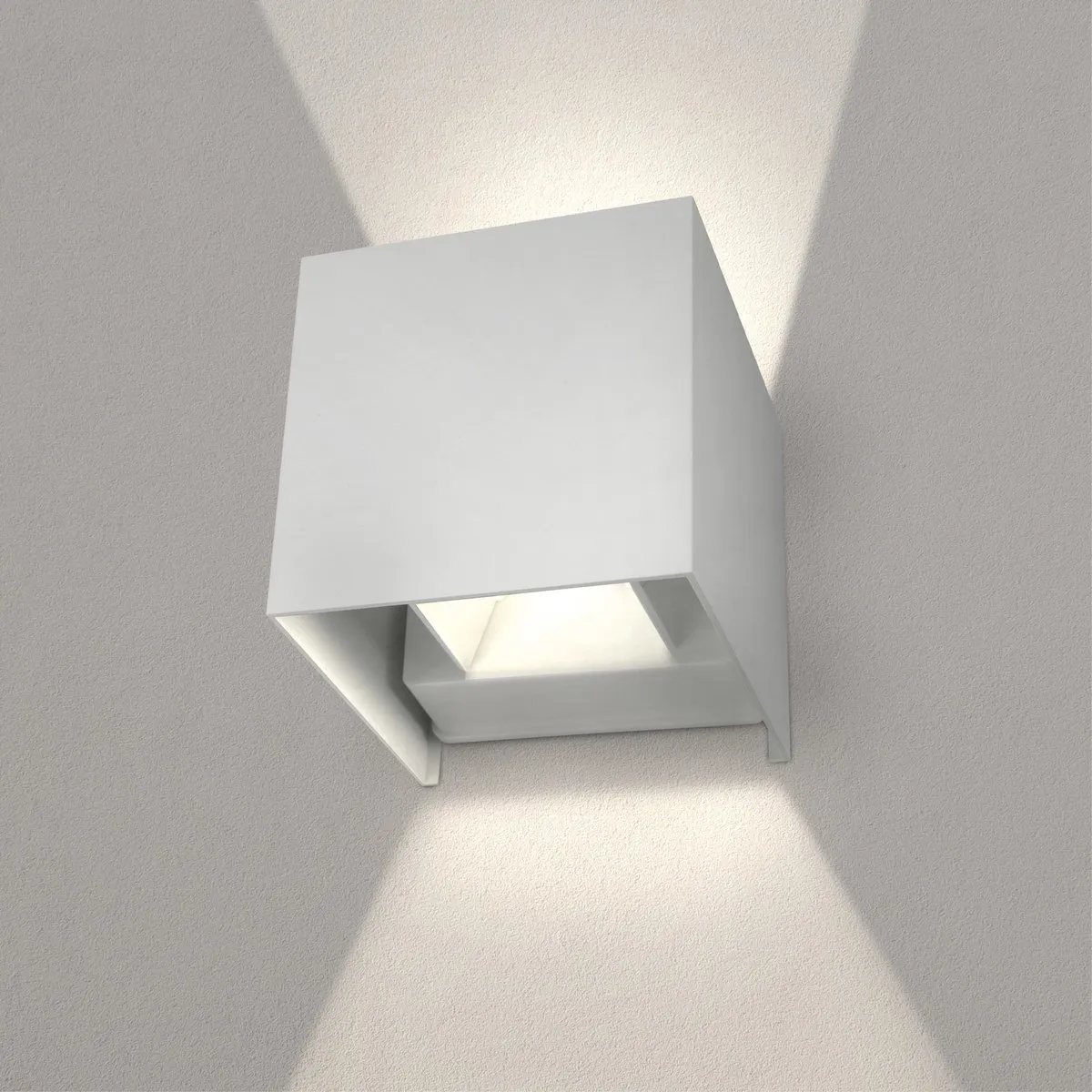 LEDVION Wandlamp Dimbaar 6W 3000K - 2x USB Oplaadbaar - IP54