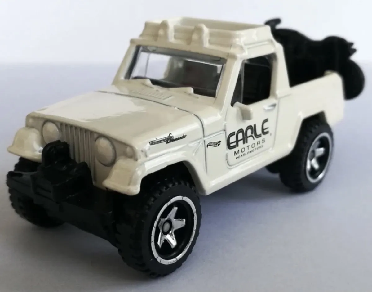 Hot Wheels Jeepster Commando 67 1:64 - 7cm - Divers