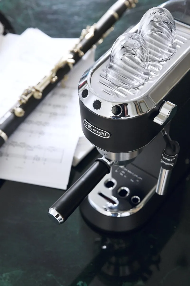 De'Longhi Dedica EC685.BK Pistonmachine - Zwart