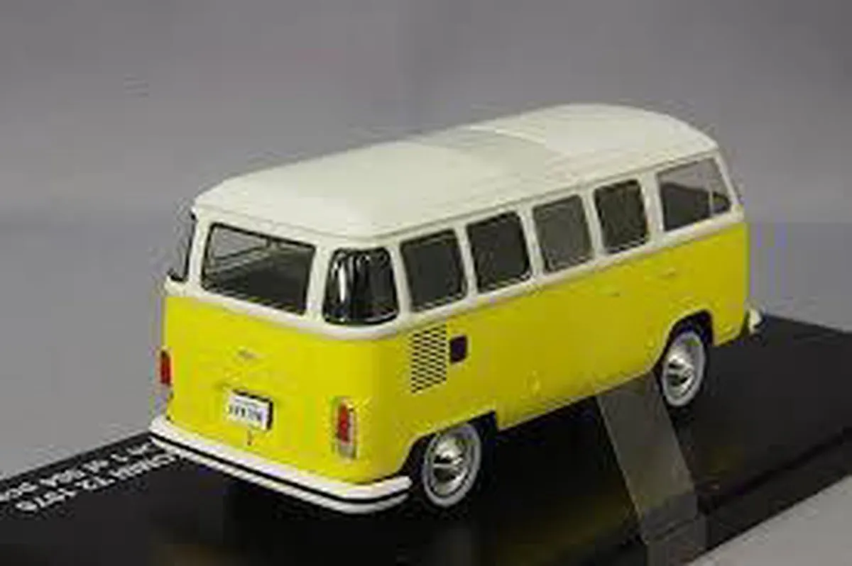 Volkswagen Type 2 Kombi 1976 Triple 9 Collection - 1:43 - Geel