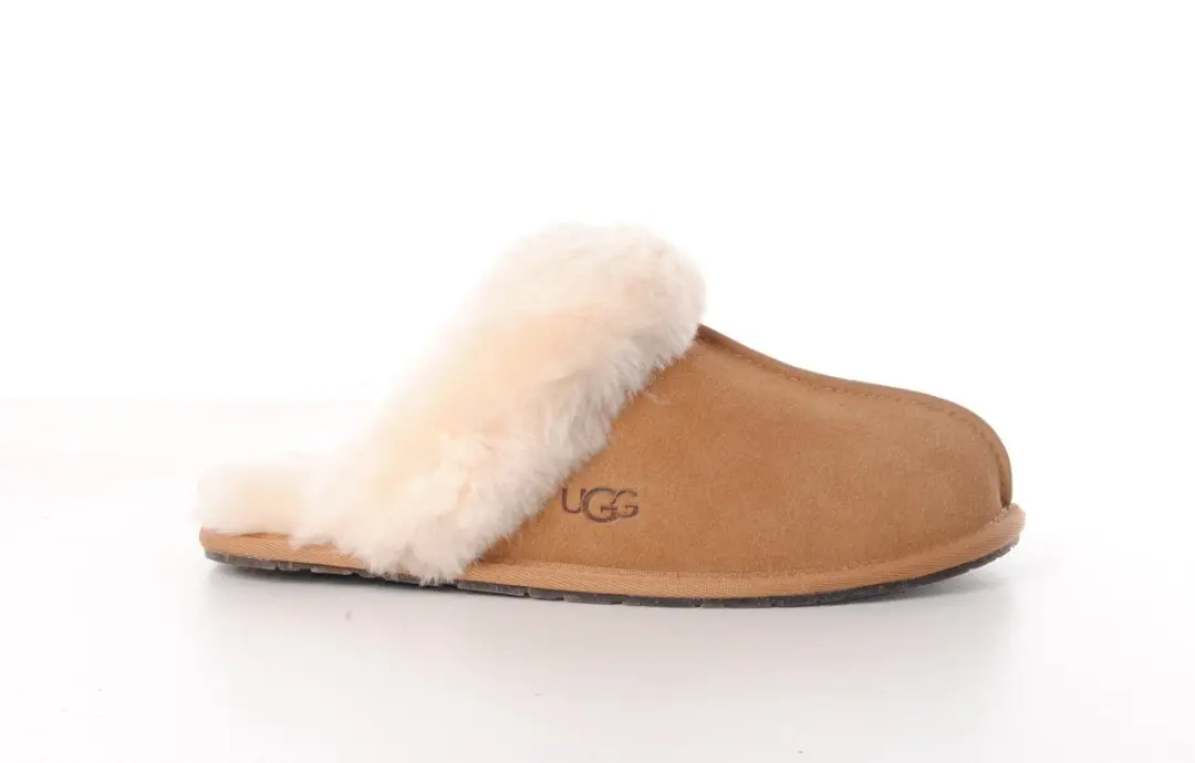 UGG W Scuffette II Dames Sloffen - Maat 41 Chestnut