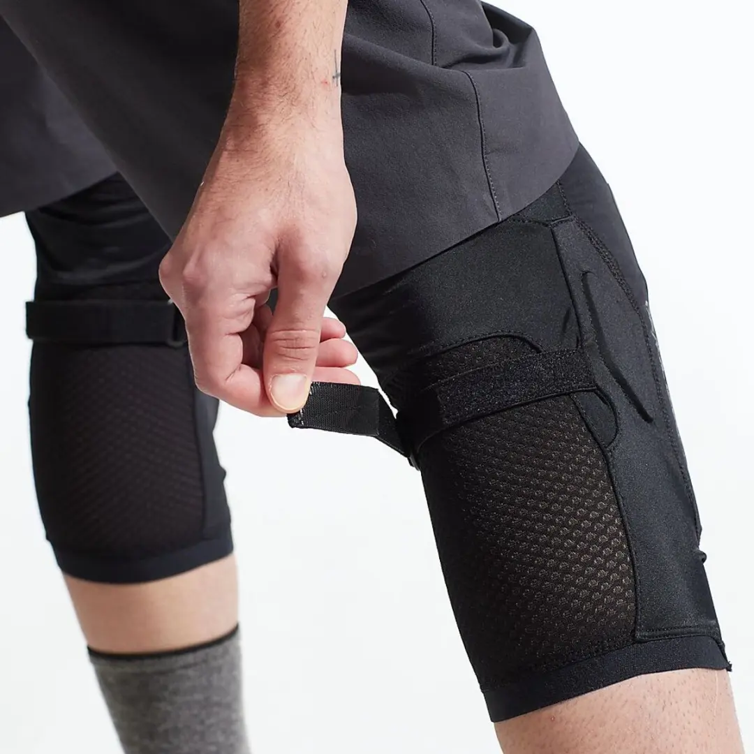 Pearl Izumi Elevate Kniebeschermers - Zwart - XL - afbeelding 2 van 6