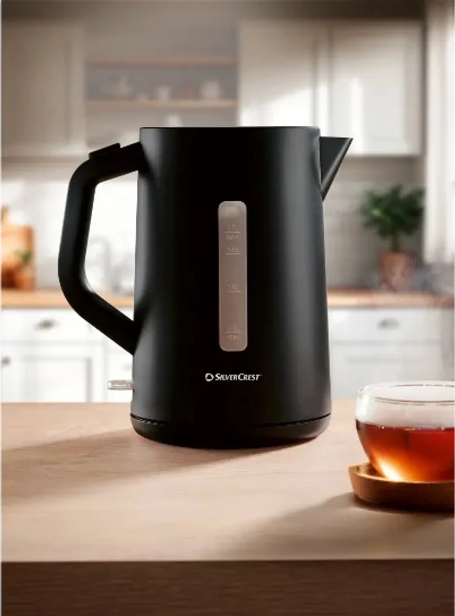 SILVERCREST® Waterkoker 1,7 L - Materiaal: BPA vrij kunststof - Vermogen: 3000 W - 1 l water in ca. 2:37 min. - 360° draaibaar - Uitneembaar en afwasbaar kalkfilter - Waterstandaanwijzing - Zwart