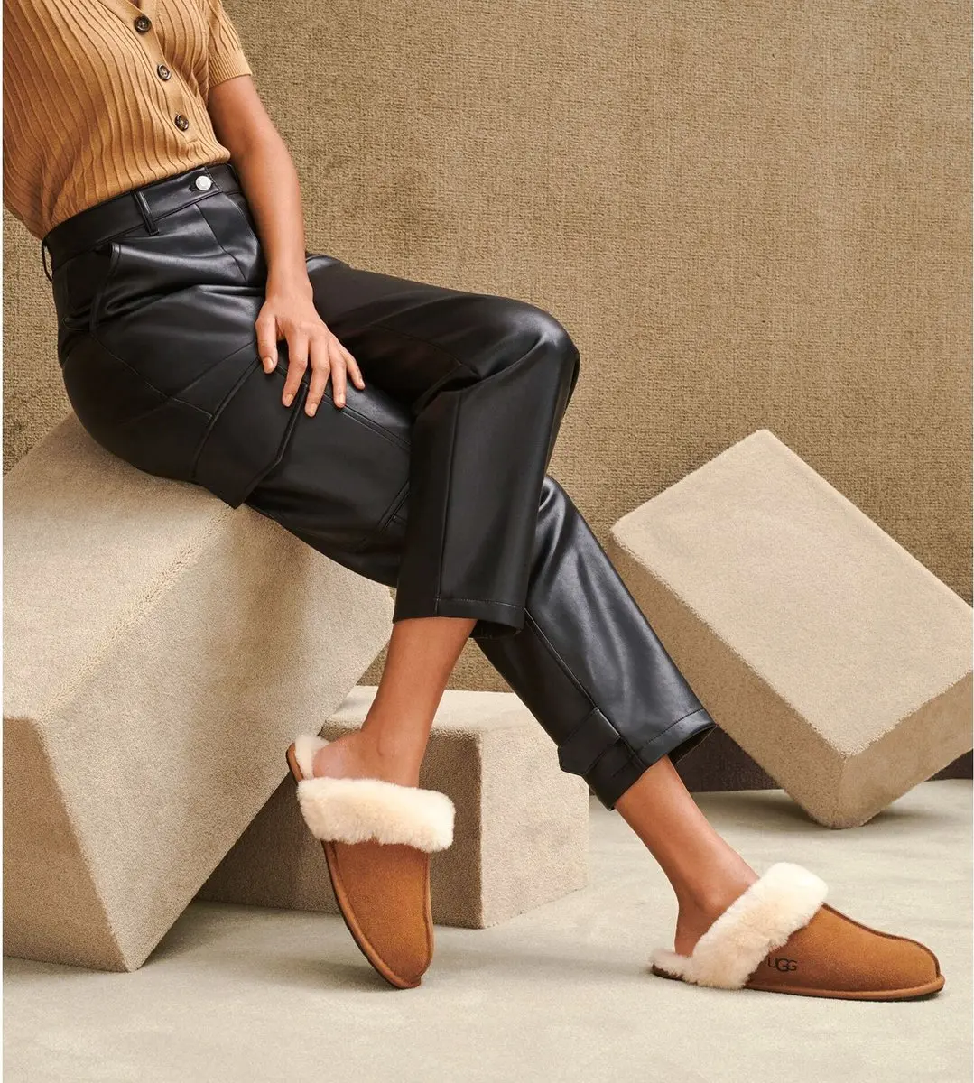 UGG W Scuffette II Dames Sloffen - 36 - Chestnut