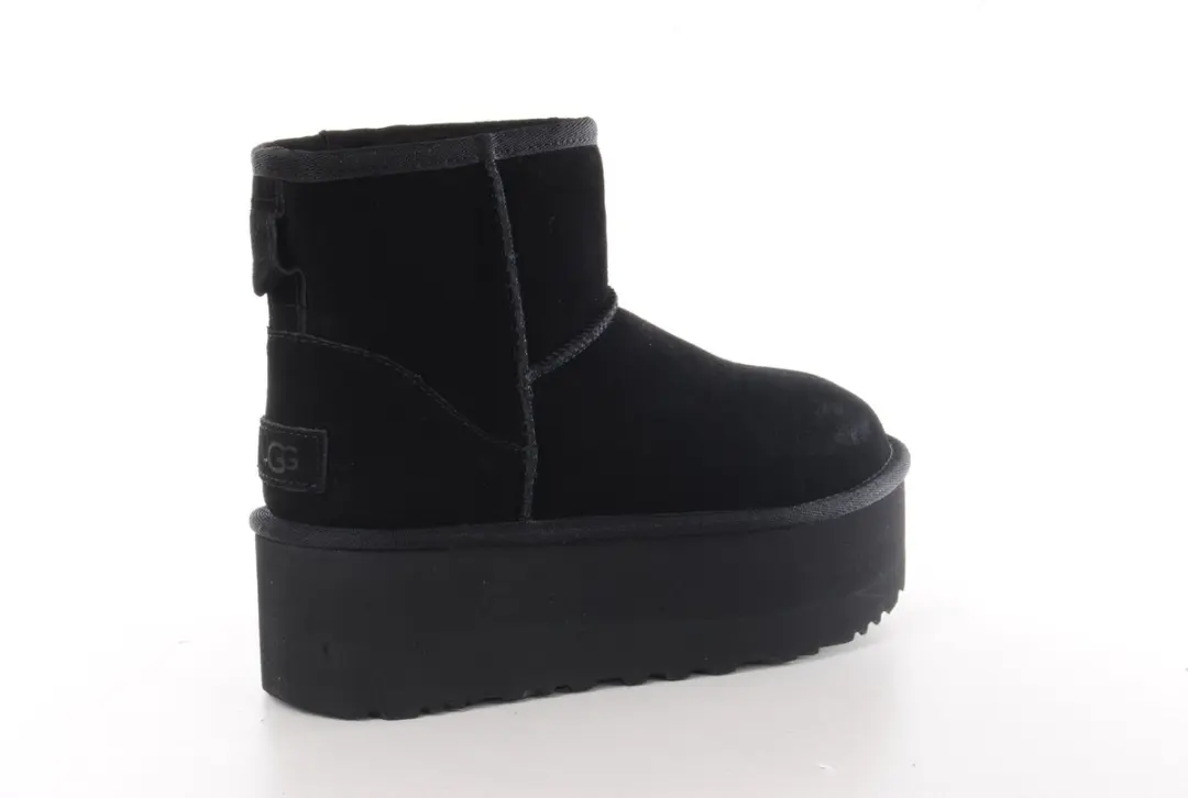 UGG Vachtlaarzen Vrouwen - Maat 41 - Zwart