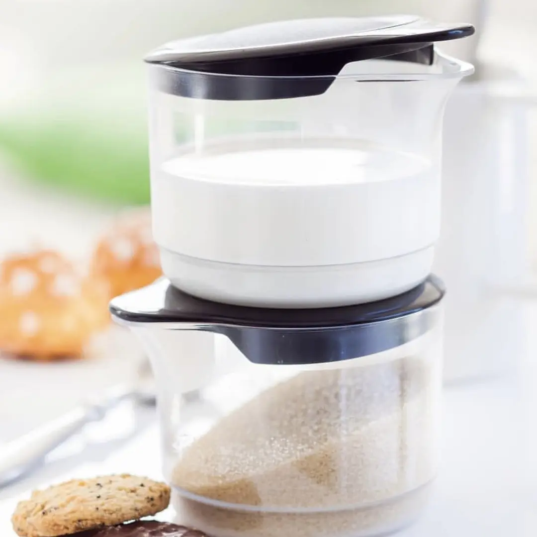 Tupperware melk en suikerkannetje