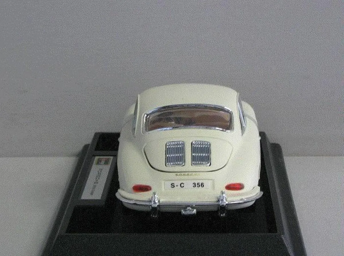 Porsche Bburago 356 B Coupe 1:24 - Rood