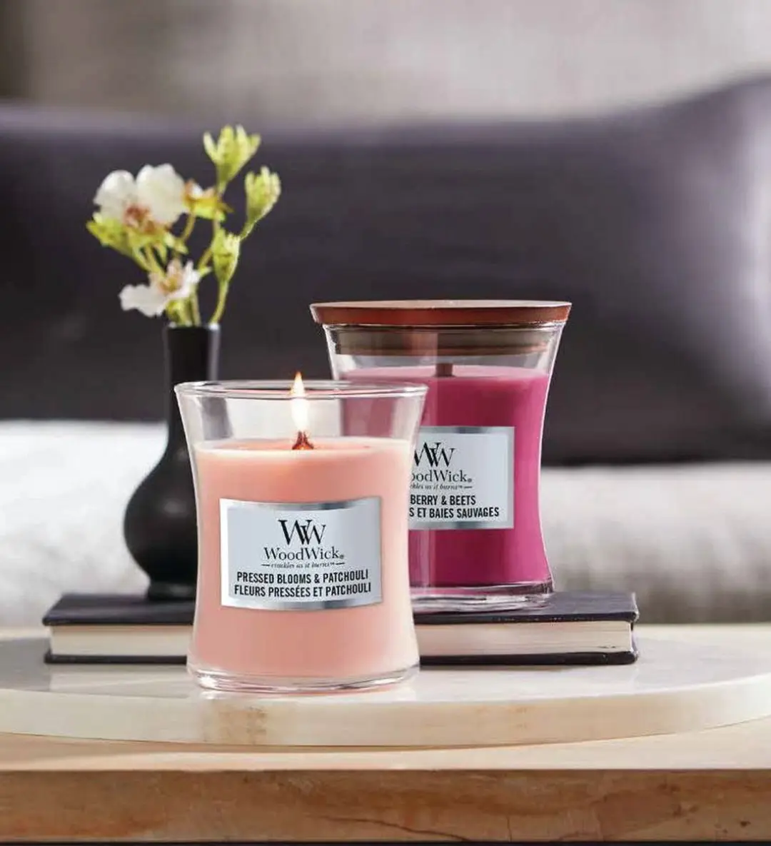 Woodwick Hourglass Geurkaars - Pressed Blooms & Patchouli 60 uur - Roze