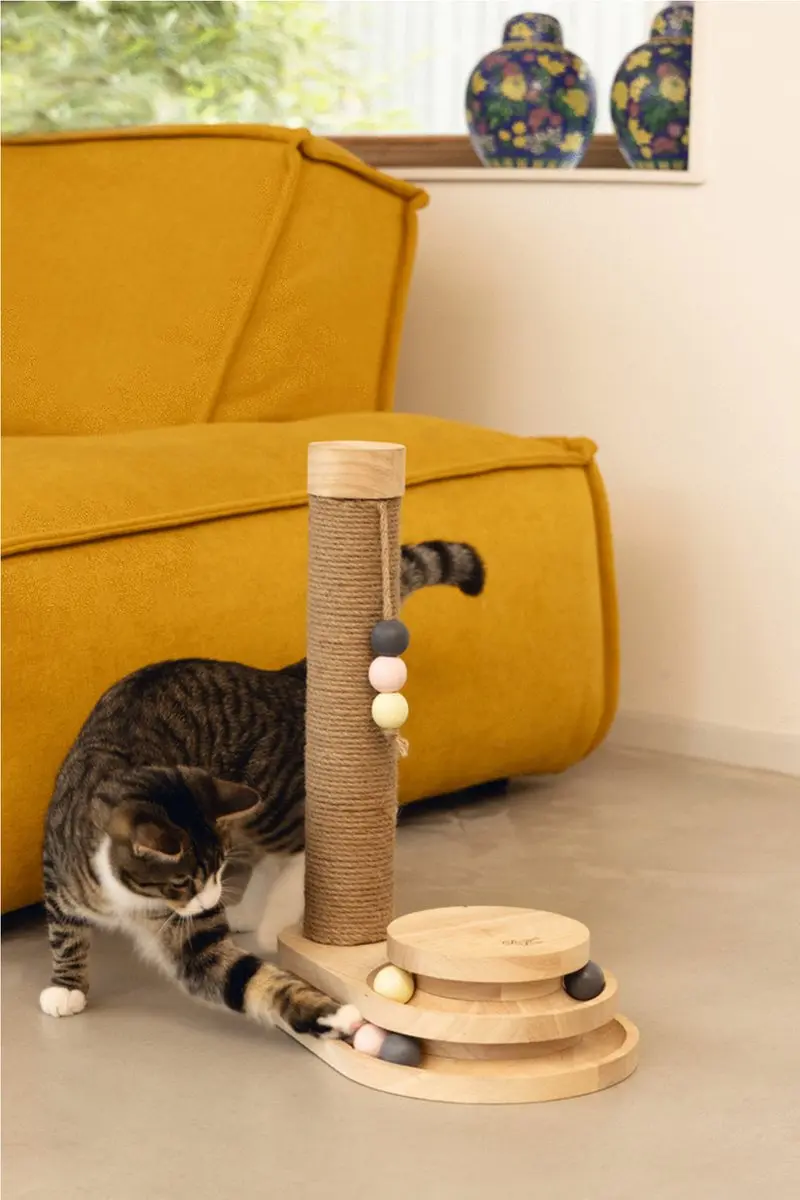 Designed by Lotte Inez Krabpaal Bruin - 38x25,5x47,5 cm