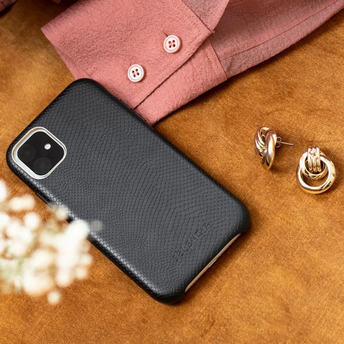 Selencia Hoesje iPhone 13 Pro - Gaia Slang Backcover Zwart