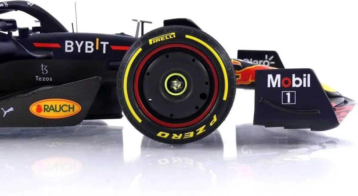 Formule 1 Oracle Red Bull Racing RB18 1:18 Minichamps - MPN 110 220011