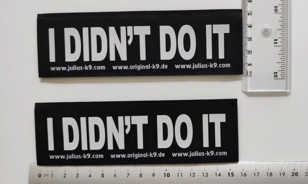 Julius K9 Tekstlabel Large. Tekst: I DIDN'T DO IT-2 labels 16x5 cm. Voor Julius