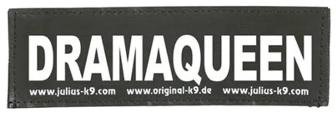 Julius K9 Dramequeen Tekstlabel