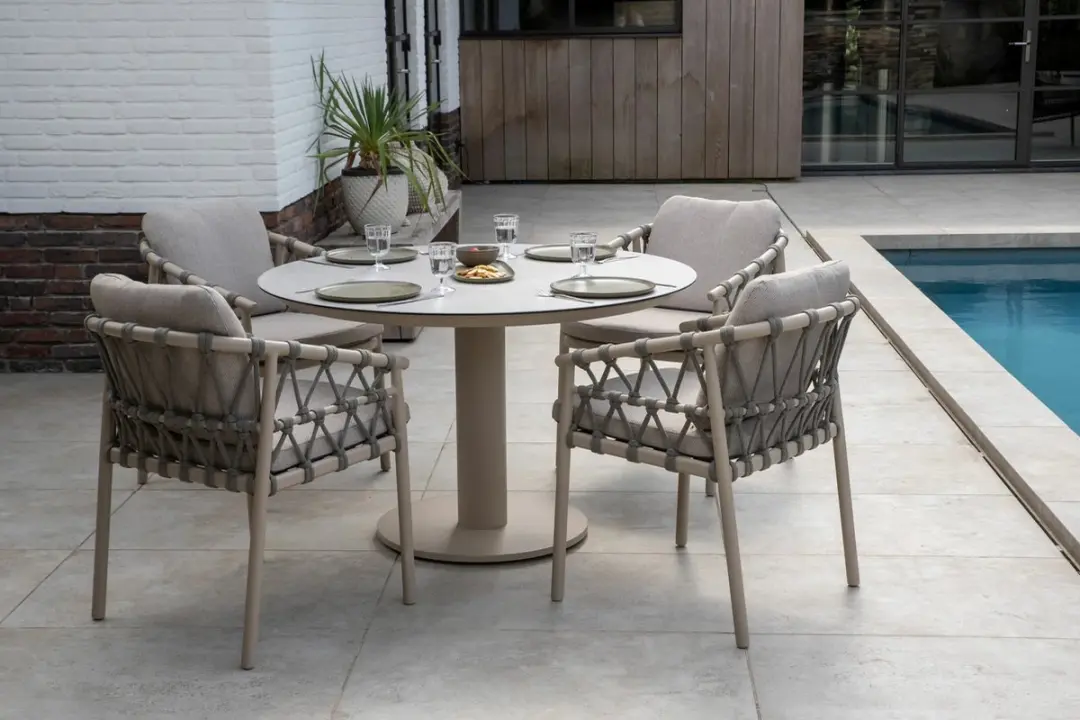 4 Seasons Outdoor Sarah Tafel met 4x Piacenza Stoelen - Latte - afbeelding 2 van 4