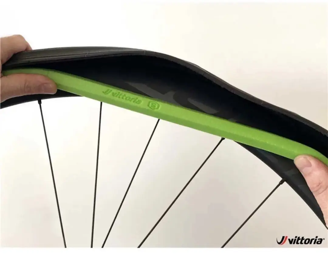 Vittoria Air-liner Road Anti-lek Schuim Zwart 700C / 23-26