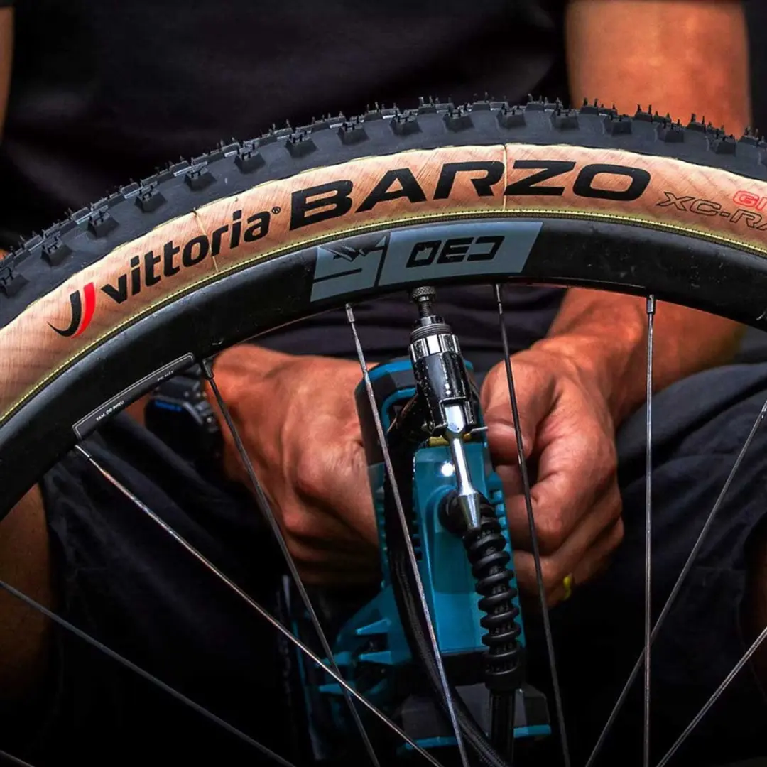 Vittoria Barzo XC Race Tubeless MTB-band 29x2.40 - Zwart