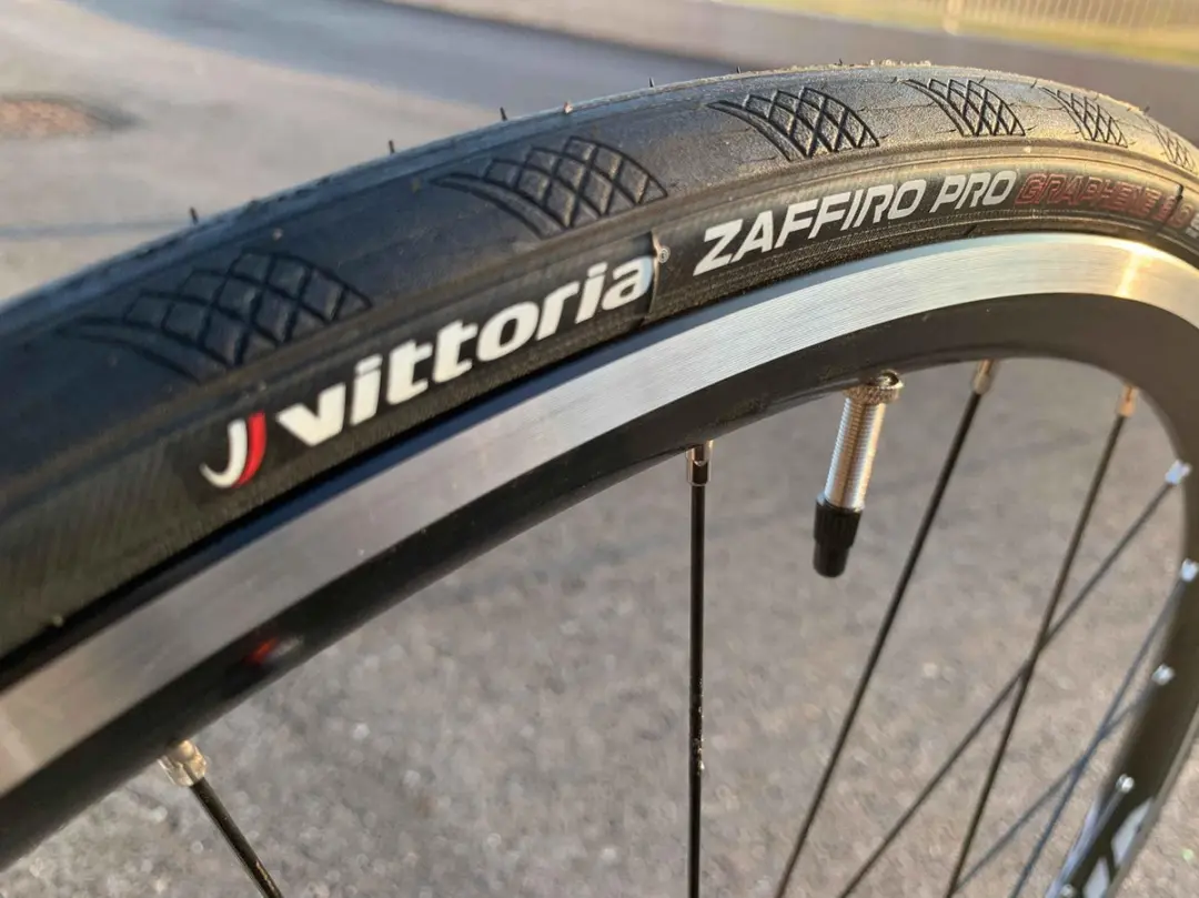 Vittoria Zaffiro Pro V Cover