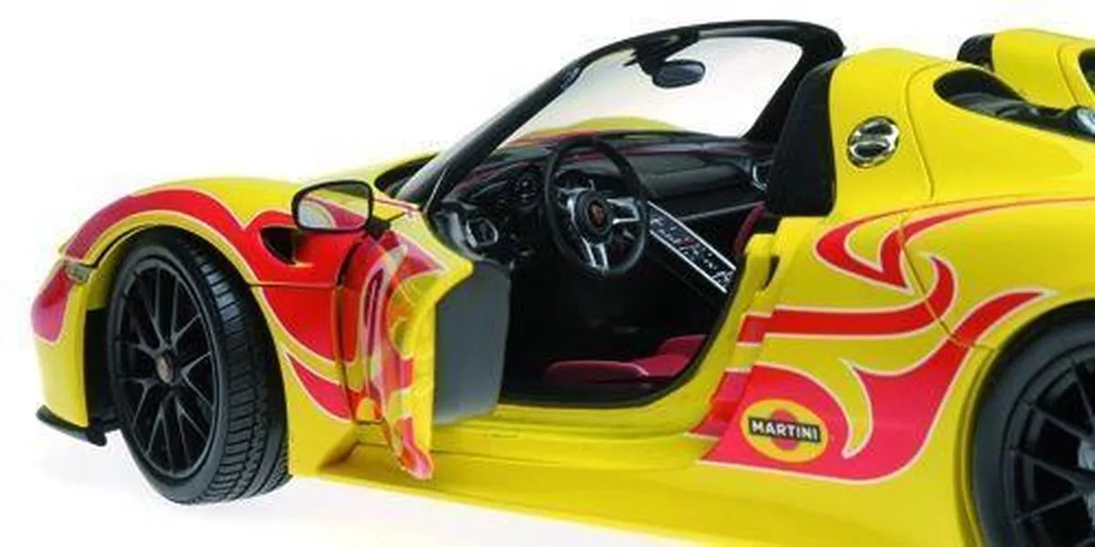 Porsche 918 Spyder Weissach Package 2015 - 1:18 Schaalmodel