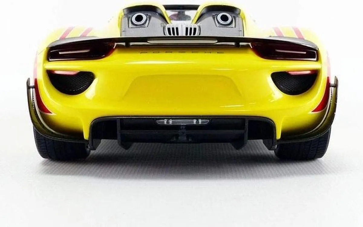 Porsche 918 Spyder Weissach Package 2015 - 1:18 Schaalmodel
