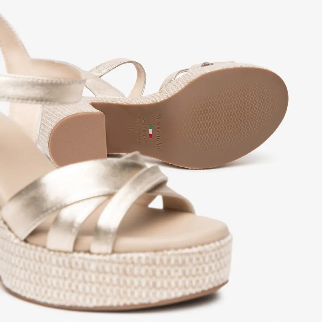 Nero Giardini Plateauzool Sandalen Goud - Maat 36