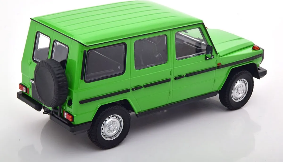 Mercedes-Benz G-Model 1:18 Dark Red - Minichamps 155 038102