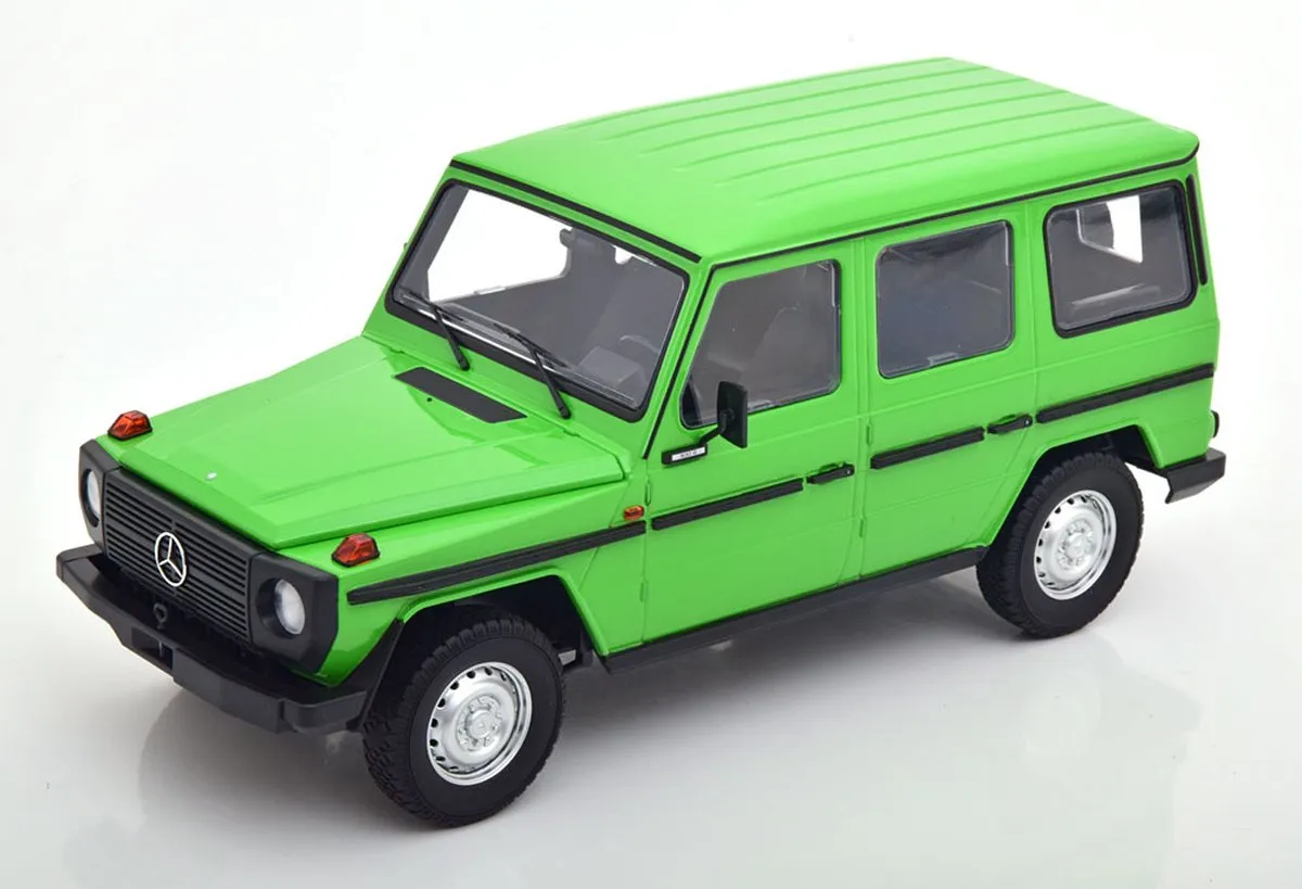 Mercedes-Benz G-Model 1:18 Dark Red - Minichamps 155 038102