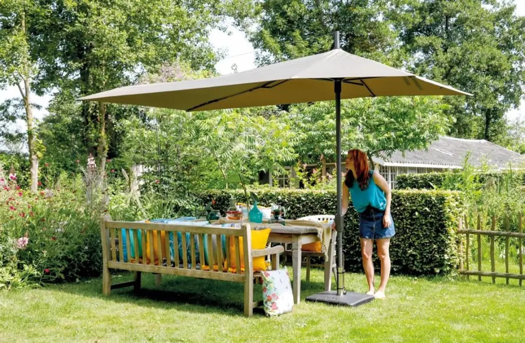 Madison Asymmetric Sideways Parasol 360x220cm - Sage Green - afbeelding 6 van 6