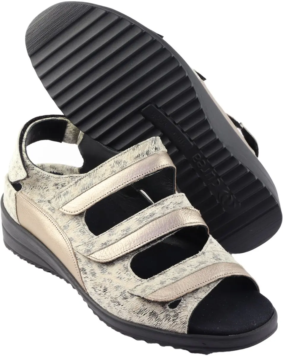 Durea - 7426 K - Platte sandalenDames Sandalen - Kleur: Wit/beige - Maat: 38.5