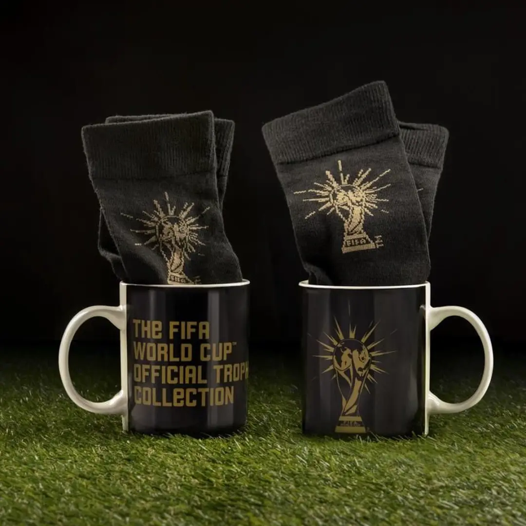 Paladone FIFA Mok & Sokken Set - Goud/Zwart