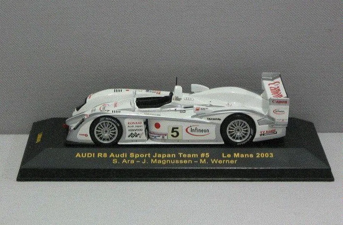 Audi R8 2003 #5 IXO Modelauto