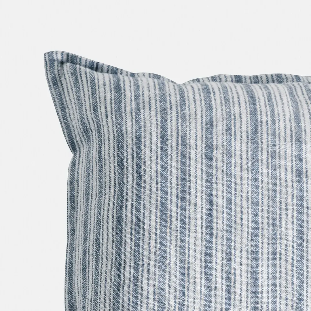 Loberon Freydaal Kussenhoes - Blauw/Crème - afbeelding 2 van 3