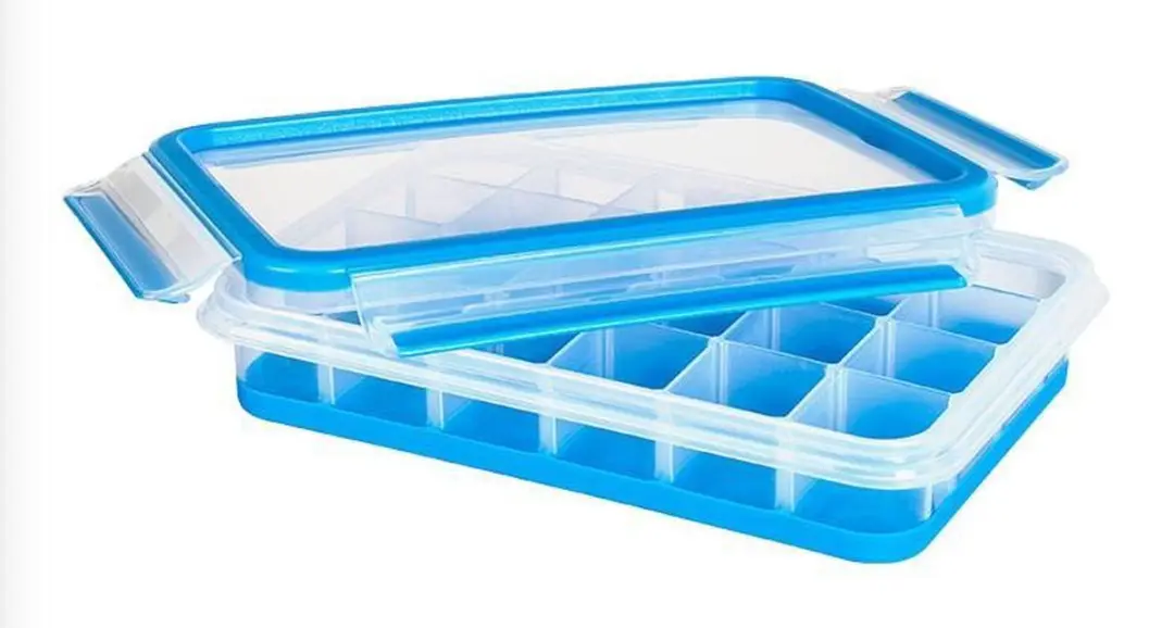 Emsa Clip & Close IJsblokjesdoos 24 Stuks - Blauw - afbeelding 3 van 6