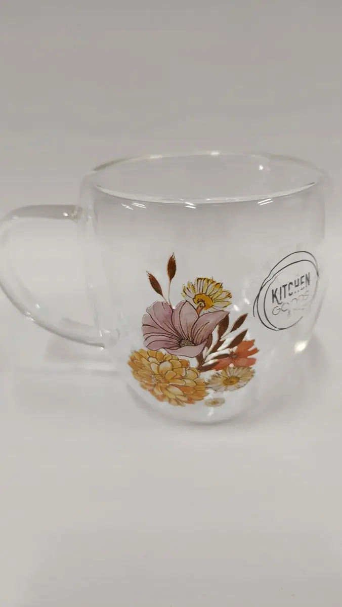 Glazen Waterglas met Bloemendecoratie
