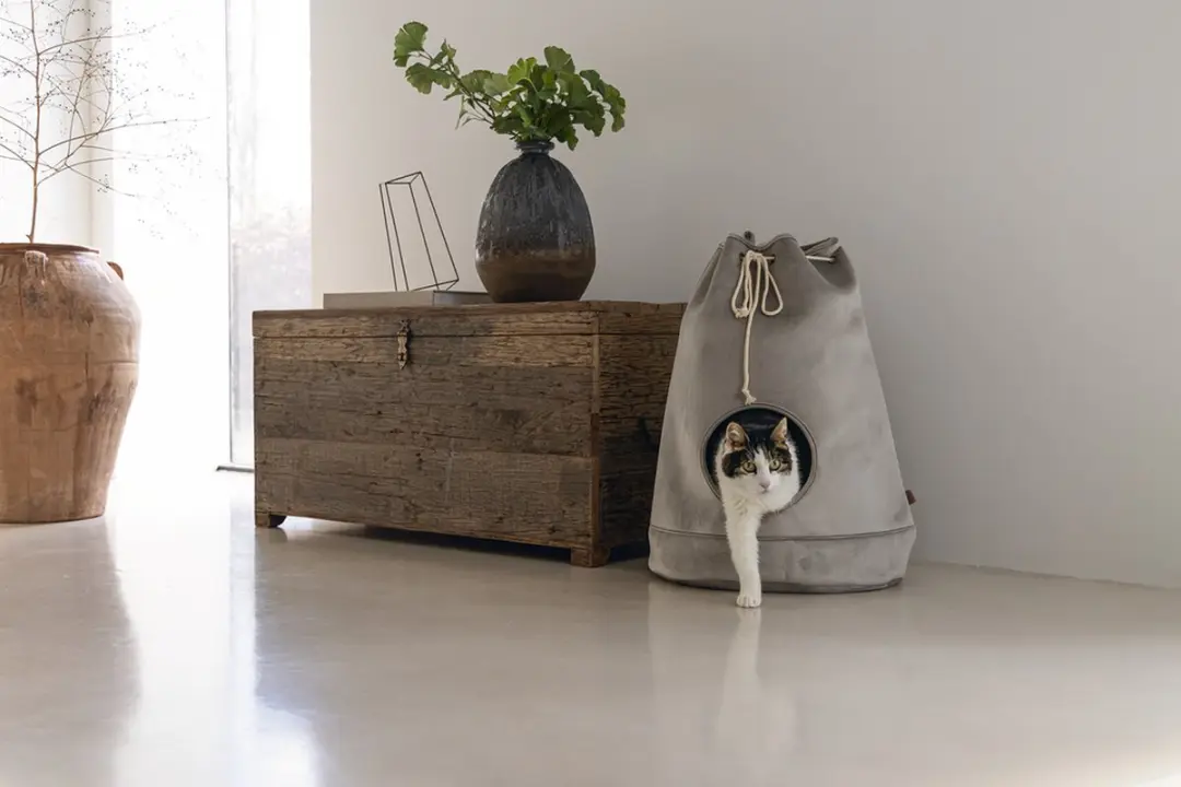 Designed by Lotte Vilar Kattenhuis - Grijs 45x45x60cm