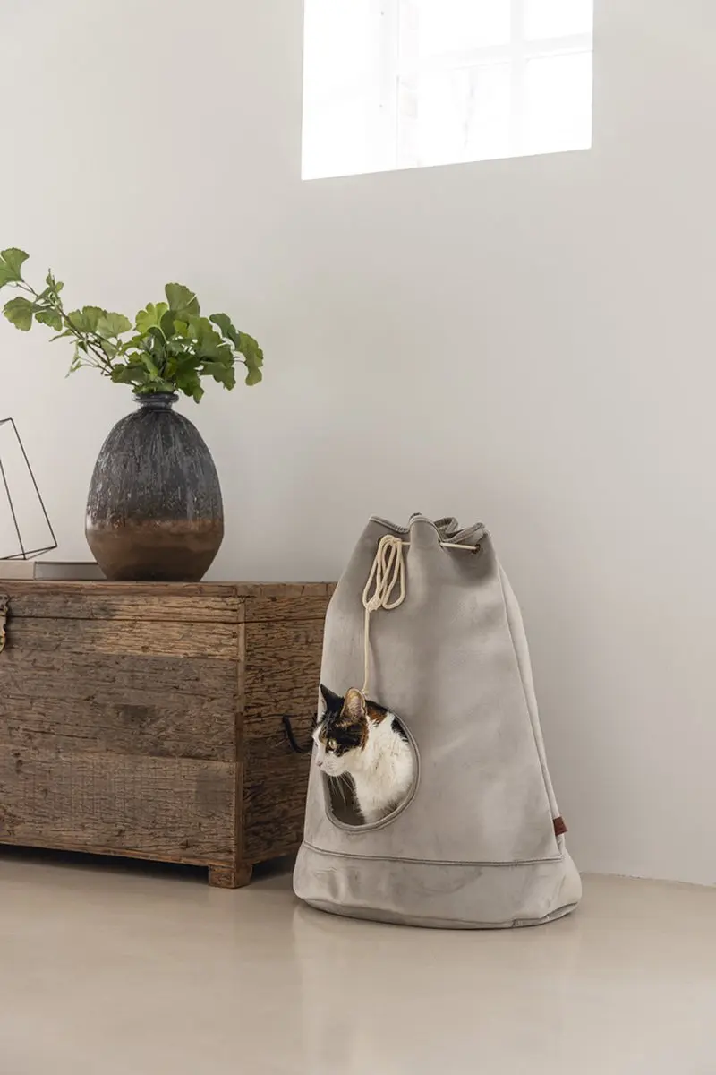 Designed by Lotte Vilar Kattenhuis - Grijs 45x45x60cm