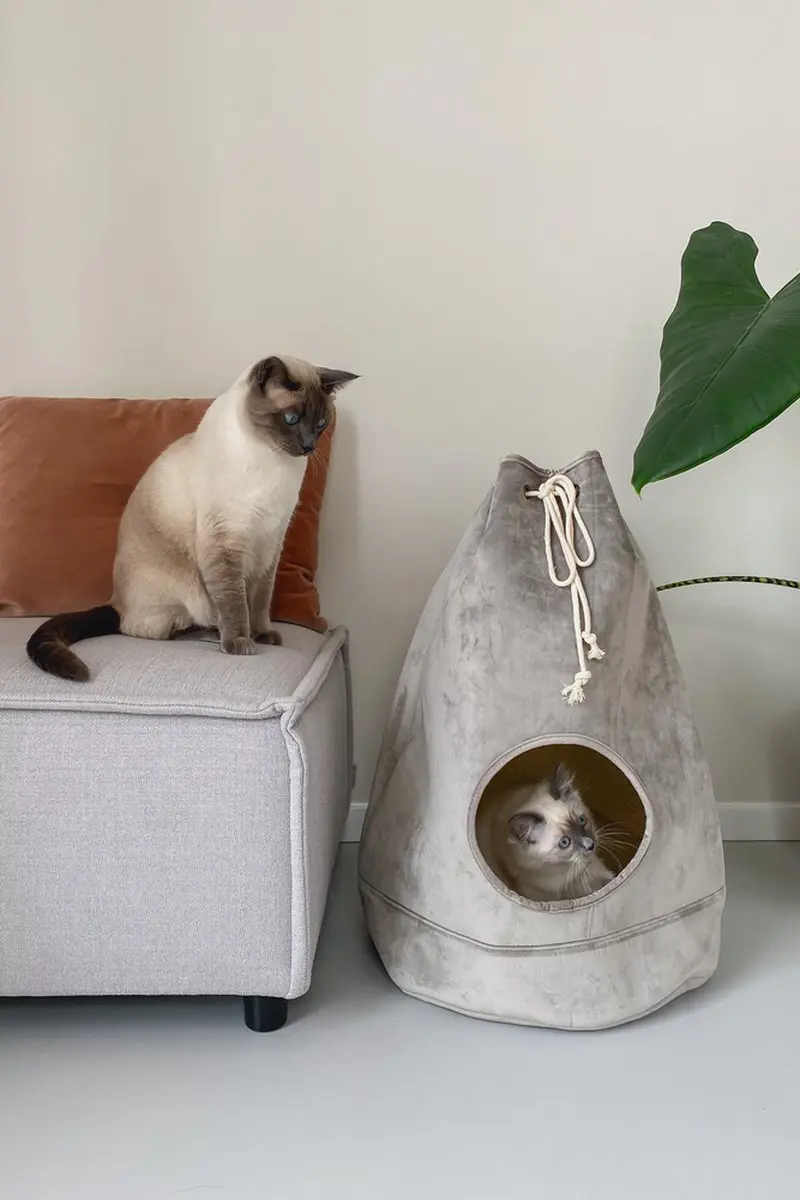 Designed by Lotte Vilar Kattenhuis - Grijs 45x45x60cm