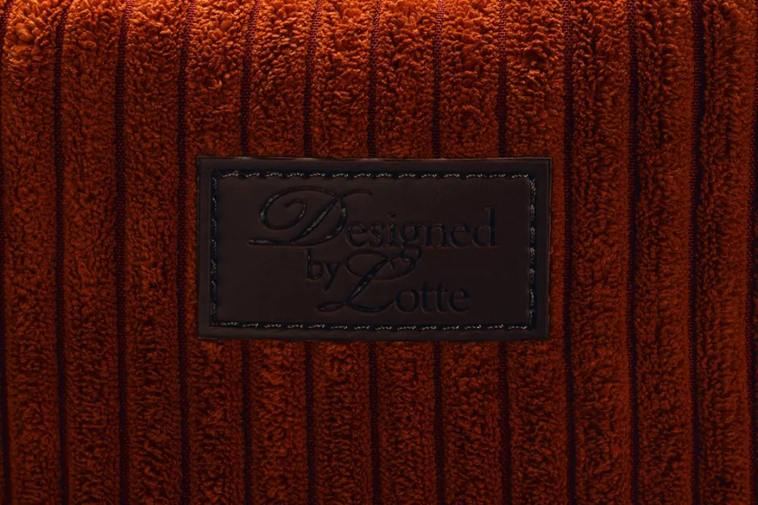 Designed by Lotte Ribbed Hondenkussen Terracotta 70x55x15cm